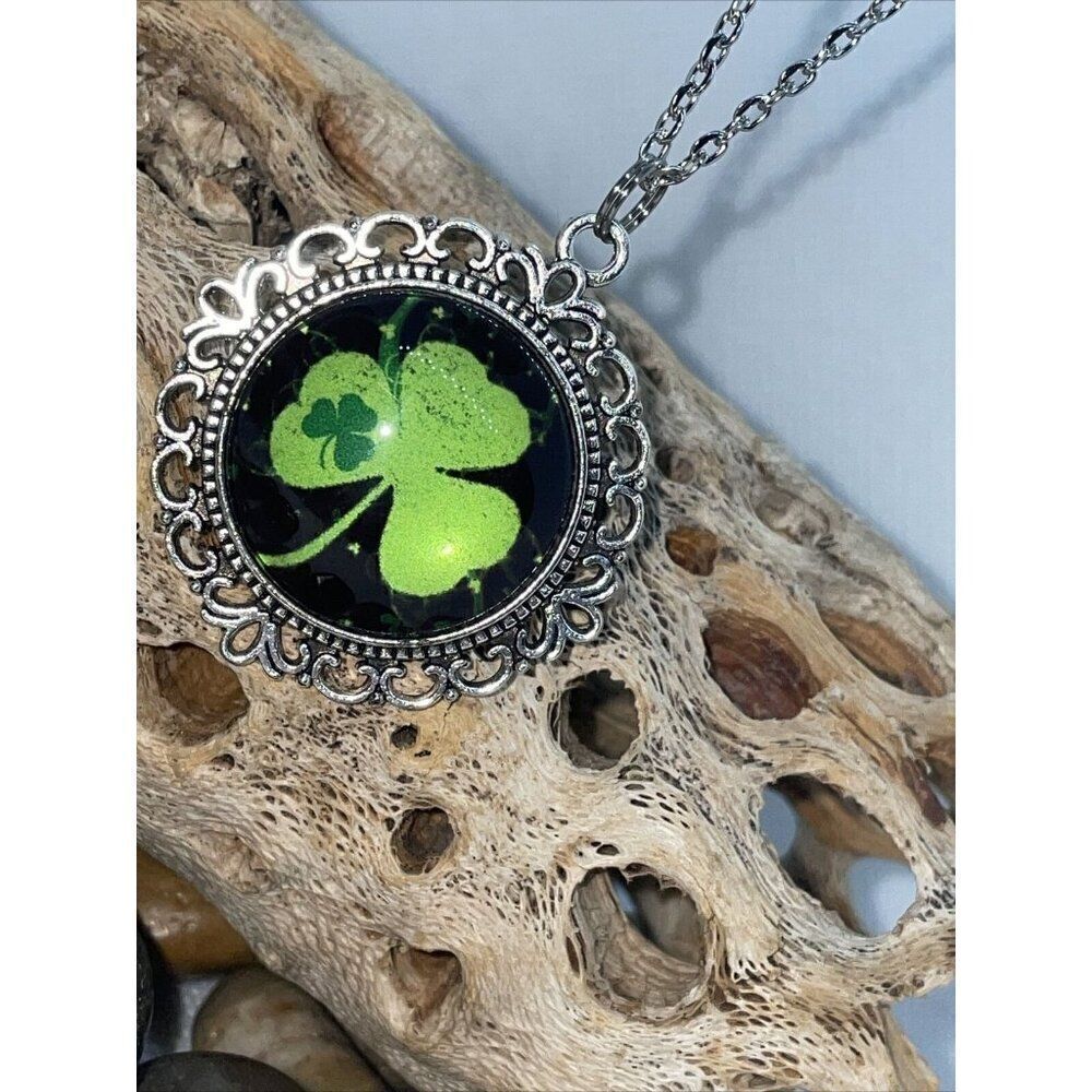 Claddagh Celtic Irish Clover  Necklace Pendant Jewelry BIRTHDAY GIFT SISTER LUCK